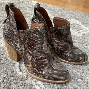 Brand new Jeffrey Campbell booties